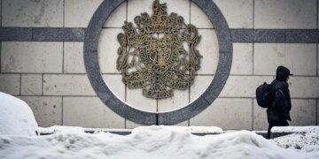 Rússia expulsa diplomata britânico acusado de espionagem