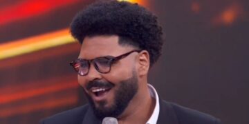 Paulo Vieira brinca com ‘PowerPoint’ da Globonews ao vivo