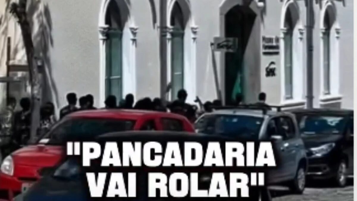 ‘Miro na cabeça’: Vereador aciona o MP contra cânticos violentos em marcha de crianças em Florianópolis