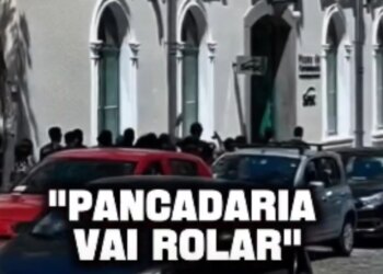 ‘Miro na cabeça’: Vereador aciona o MP contra cânticos violentos em marcha de crianças em Florianópolis