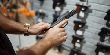 Comissão da Câmara aprova porte de arma para vigilantes fora do horário de serviço