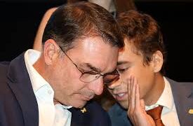 Nikolas Ferreira e Flávio Bolsonaro distorcem lei contra a misoginia para continuarem a usufruir do machismo e manipulam eleitorado