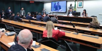 Projeto que cria uma lista nacional de pessoas e organizações terroristas avança na Câmara