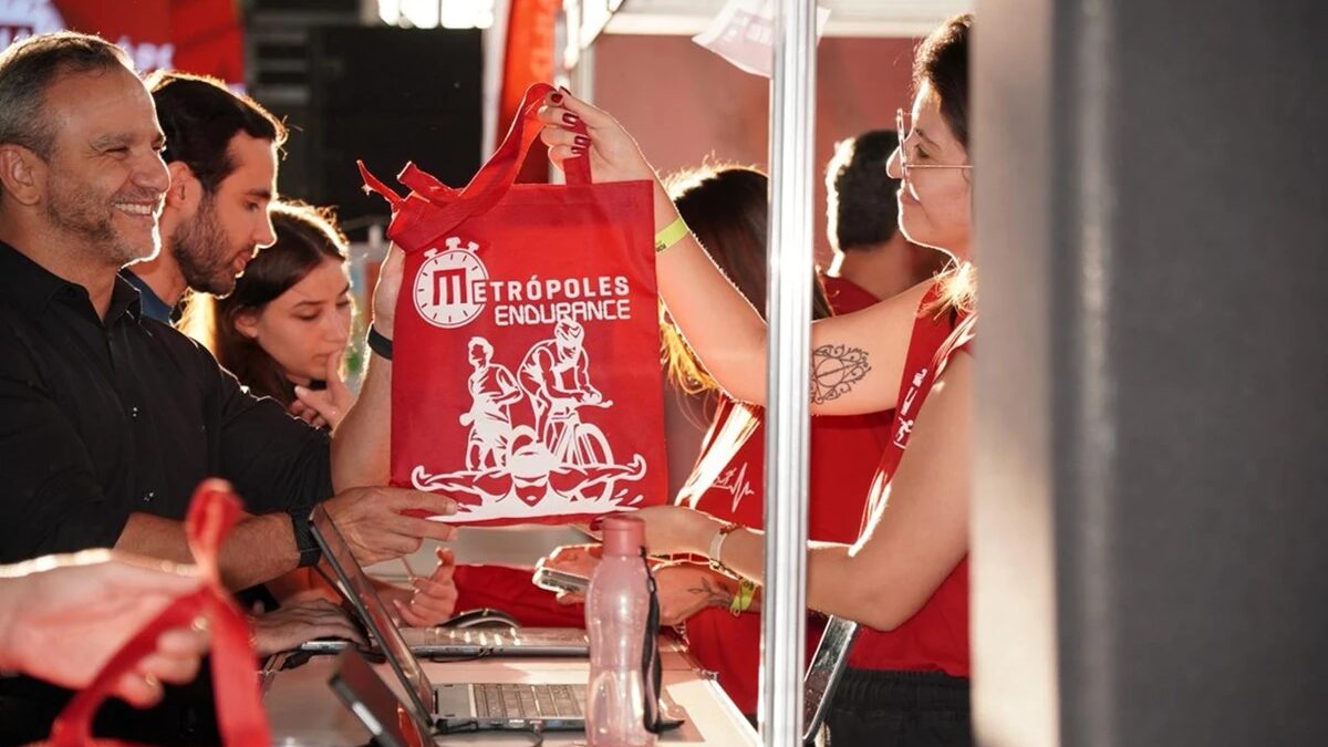 Metrópoles Endurance: entrega final de kits aquece público pré-prova
