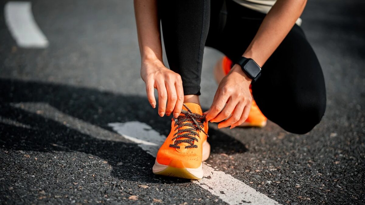 Dor nas pernas? Correr de costas pode ser a solução