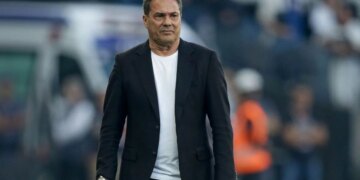 Vanderlei Luxemburgo apresenta melhora após internação, mas segue na UTI em Palmas