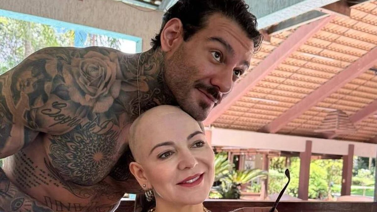 Mãe de Lucas Lucco mostra marcas de alopecia e desabafa