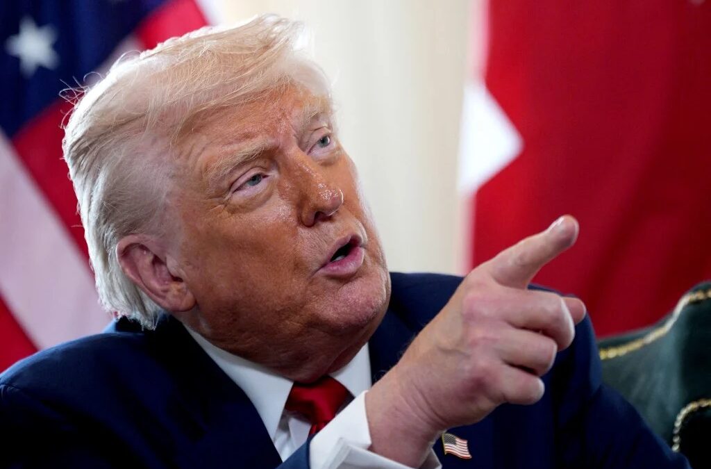 Trump fala em avanços com Irã, mas ameaça taxar países que armarem Teerã