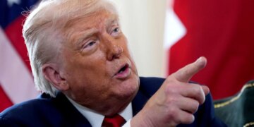 Trump fala em avanços com Irã, mas ameaça taxar países que armarem Teerã