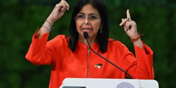 EUA suspende sanções contra Delcy Rodríguez, presidenta interina venezuelana