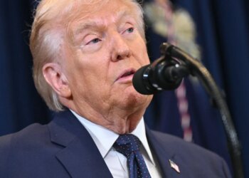 Trump critica o papa Leão XIV após pedido do pontífice pelo fim da guerra