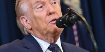 Trump critica o papa Leão XIV após pedido do pontífice pelo fim da guerra