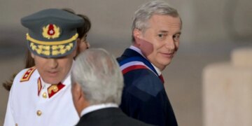 Chile aumentará frequência de ônibus e aviões para deportar imigrantes