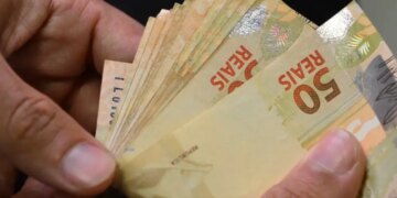 Quer atrair dinheiro em abril? Este ritual com louro pode te ajudar