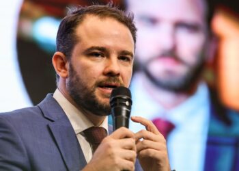 Durigan assume Fazenda sob pressão fiscal e herda desafios de Haddad