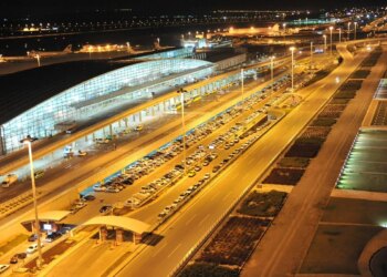 Aeroporto de Teerã retomará voos internacionais no sábado