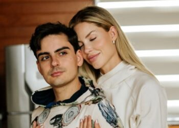 Saory faz piada sobre levar Dudu Camargo na mala: ‘Só o básico’