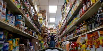 Confiança do consumidor dos EUA atinge mínima recorde em meio à guerra do Irã