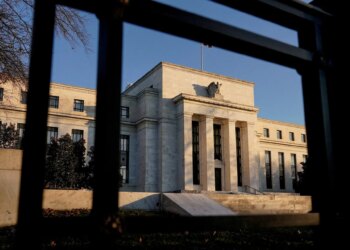 Fed diz que guerra no Irã adiciona alto nível de incerteza e que inflação é elevada