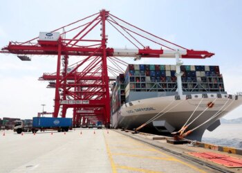 Exportações da China desaceleram em março após guerra do Irã afetar demanda global