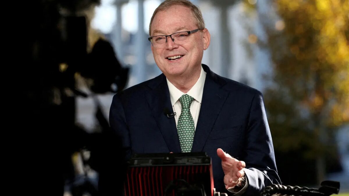 Fed terá espaço par reduzir juros após reabertura do Estreito de Ormuz, diz Hassett