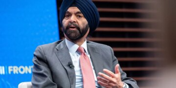 Presidente do Banco Mundial vê crescimento menor e inflação mais alta devido à guerra