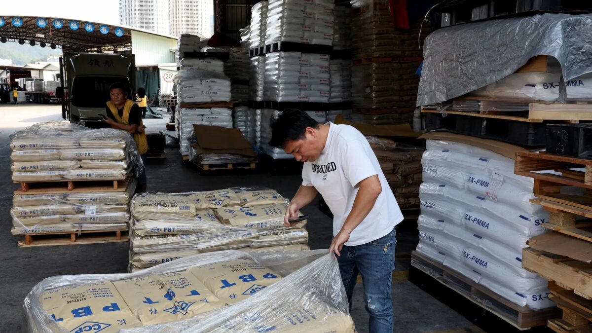 Preços ao produtor da China sobem após mais de 3 anos devido à guerra do Irã