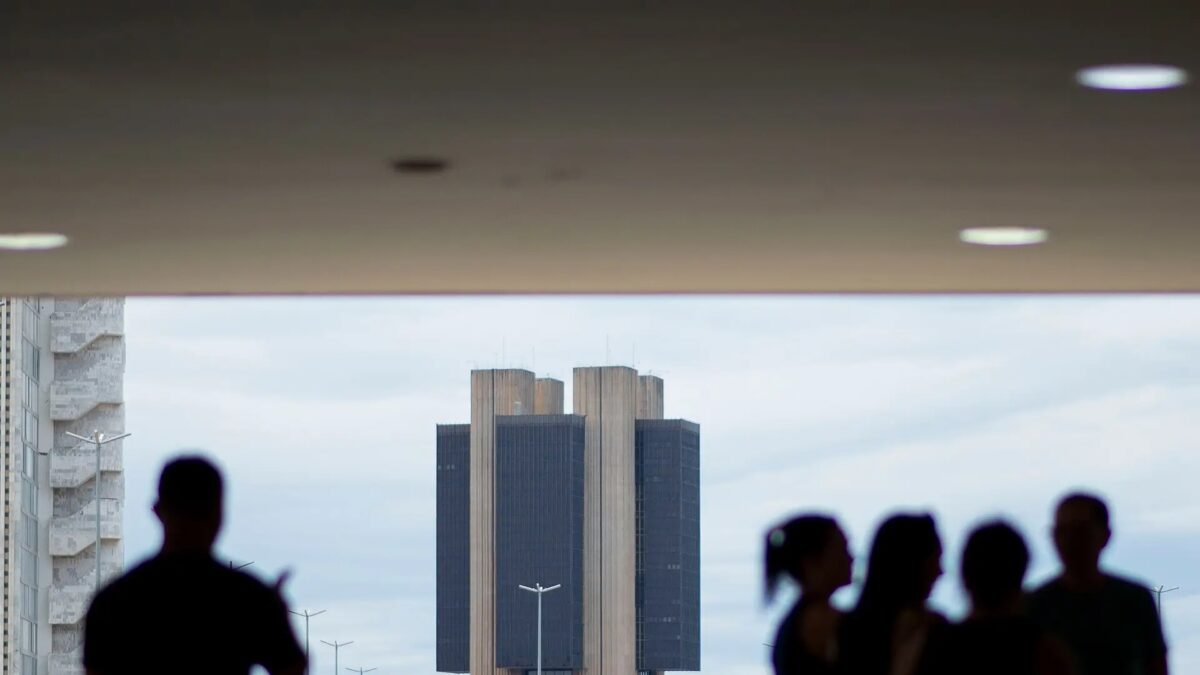 Boletim Focus: mercado eleva inflação e mantém Selic em 13% para 2026