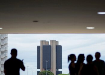 Boletim Focus: mercado eleva inflação e mantém Selic em 13% para 2026