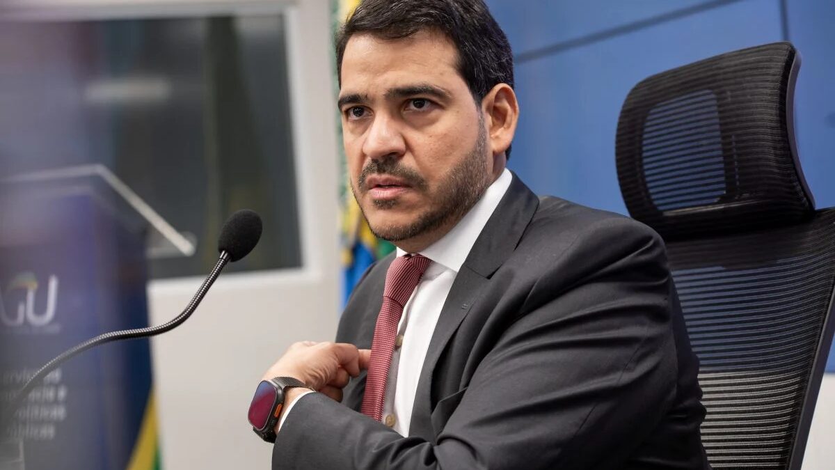 Lula formaliza ao Senado a indicação de Jorge Messias para o STF
