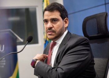Lula formaliza ao Senado a indicação de Jorge Messias para o STF