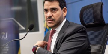 Lula formaliza ao Senado a indicação de Jorge Messias para o STF