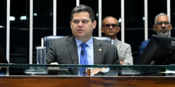 O aceno de Alcolumbre a bolsonaristas sobre sessão para derrubar o veto de Lula ao PL da Dosimetria