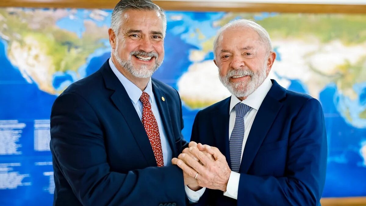 Lula anuncia Paulo Pimenta como novo líder do governo na Câmara