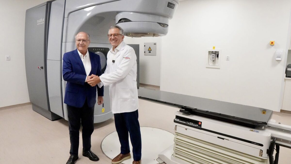 Governo entrega aceleradores lineares para radioterapia para 5 estados