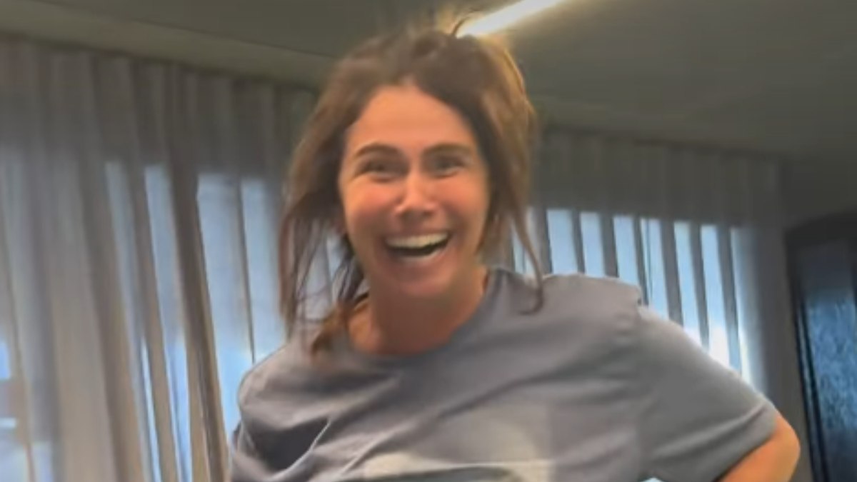 Giovanna Antonelli cai na risada após ‘flagra’ em ensaio