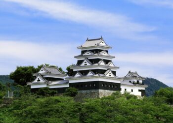 9 hotéis dentro de castelos reais para se hospedar pelo mundo