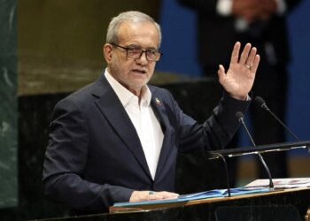 Ataques dos EUA à infraestrutura elétrica iraniana são crimes de guerra, diz presidente