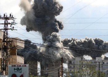 Israel mantém ataques ao Líbano apesar de trégua com Irã