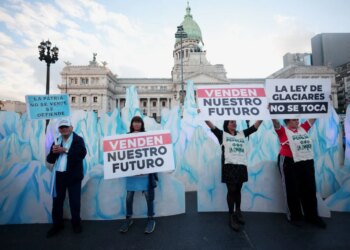 Congresso argentino aprova projeto de Milei para expandir mineração em geleiras