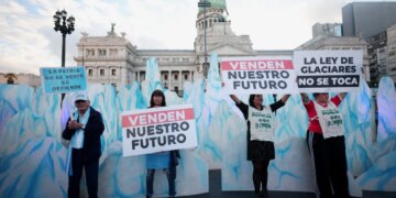 Congresso argentino aprova projeto de Milei para expandir mineração em geleiras