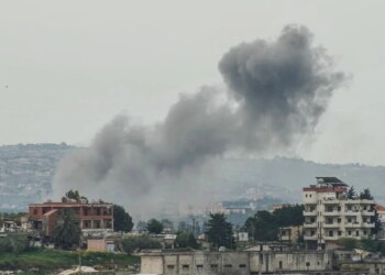 Israel ataca o sul do Líbano e Hezbollah anuncia lançamento de foguetes