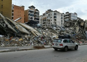 Libaneses retornam para casas destruídas após anúncio de trégua