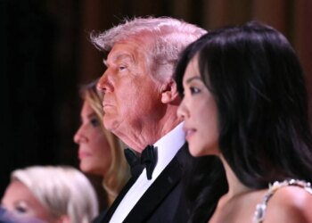 Trump é retirado às pressas após tiros em jantar da Casa Branca com jornalistas
