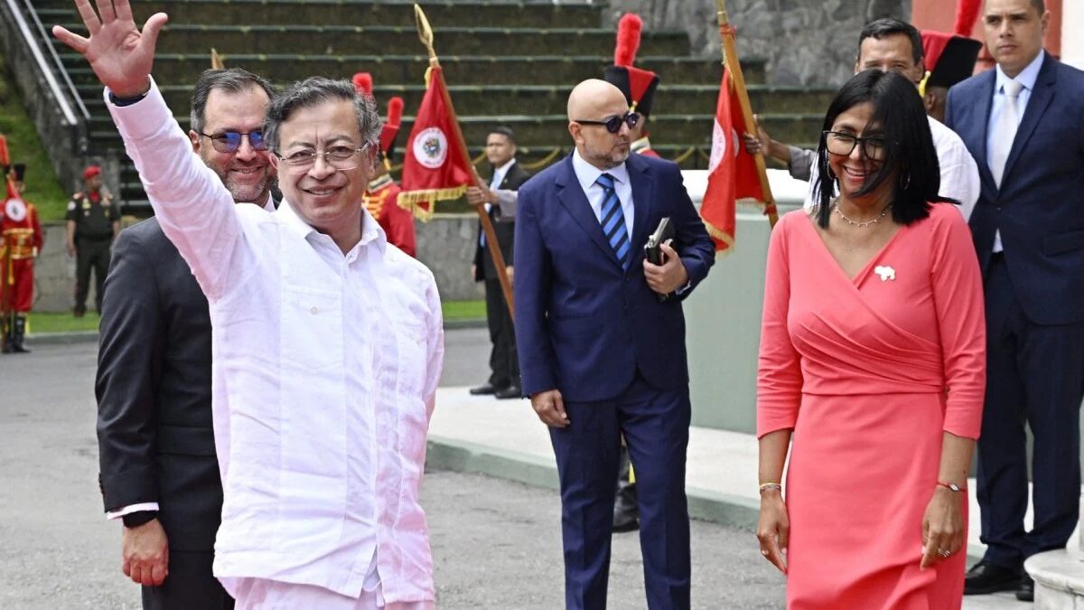 Gustavo Petro chega à Venezuela na 1ª visita de um chefe de Estado pós-Maduro