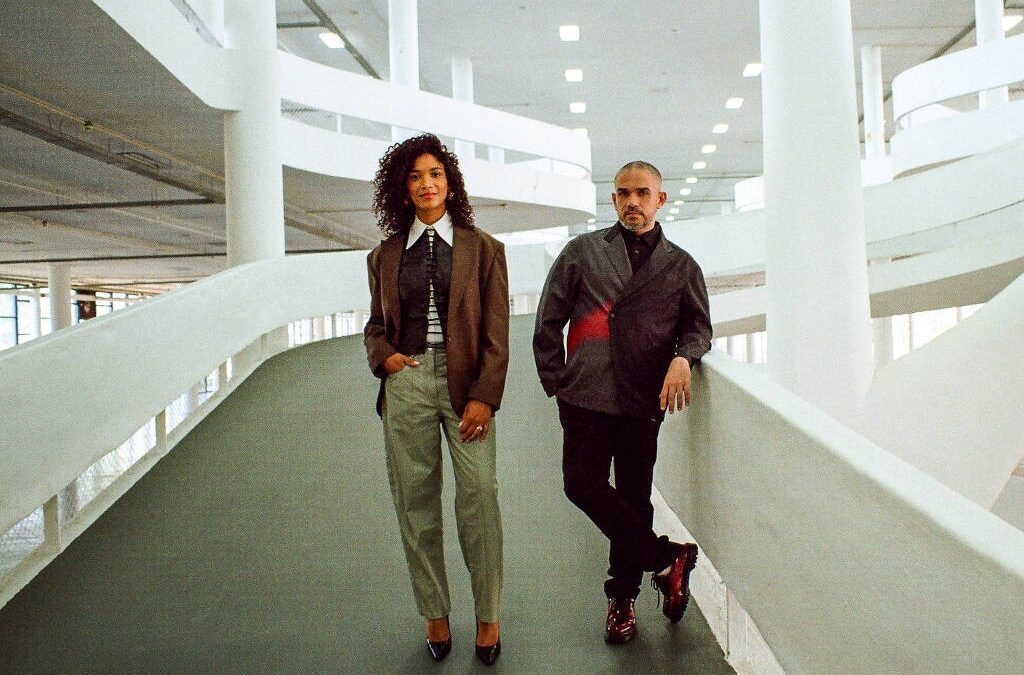 Amanda Carneiro e Raphael Fonseca são anunciados como os curadores da 37ª Bienal de São Paulo
