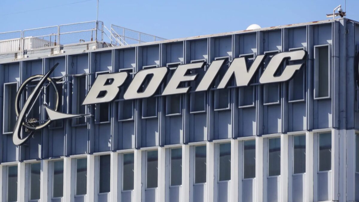 Boeing está contratando mais de 100 trabalhadores por semana para aumentar produção