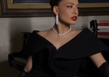 Beatriz Reis aposta em preto absoluto grifado para a pré-estreia de O Diabo Veste Prada 2 em São Paulo