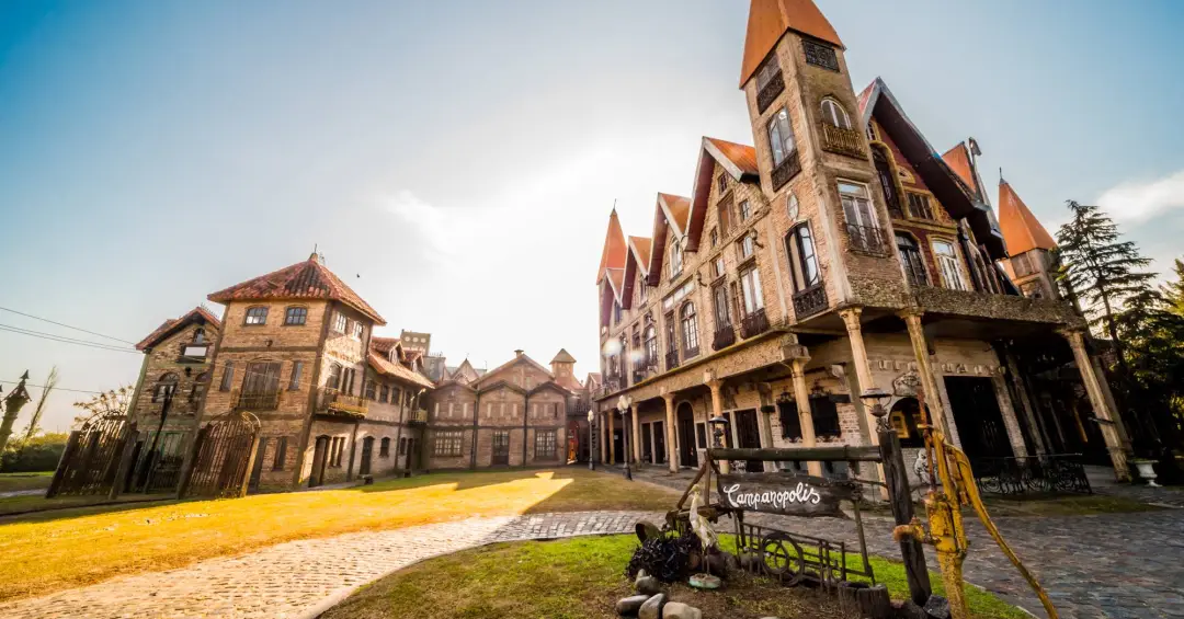 Campanópolis, a “vila medieval” colada em Buenos Aires