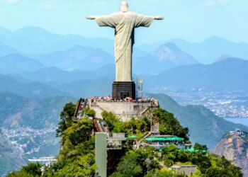 Como é a visita ao Cristo Redentor com o Trem do Corcovado